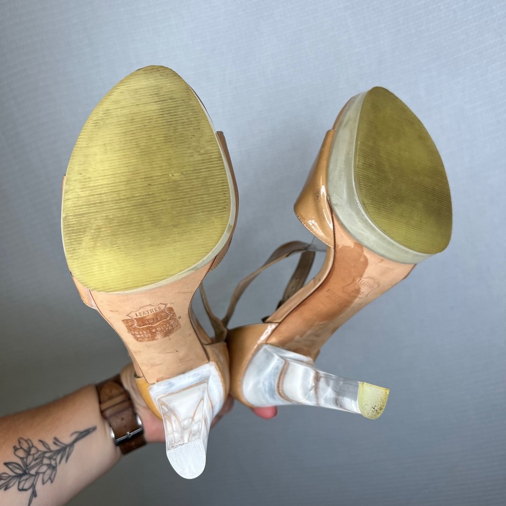 Stuart Weitzman Platform Sandals Heels Clear Lucite Heel Beige Patent Leather - Picture 6 of 9